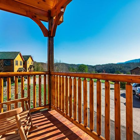 Full Equipped Cabin With A Pool And Game Room Smokies Views Gatlinburg Exteriér fotografie