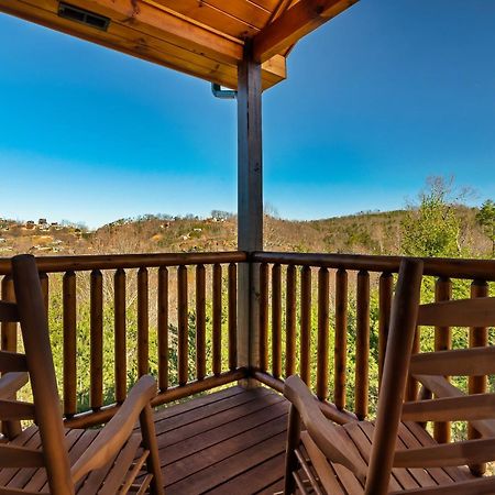 Full Equipped Cabin With A Pool And Game Room Smokies Views Gatlinburg Exteriér fotografie