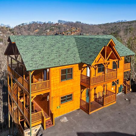 Full Equipped Cabin With A Pool And Game Room Smokies Views Gatlinburg Exteriér fotografie